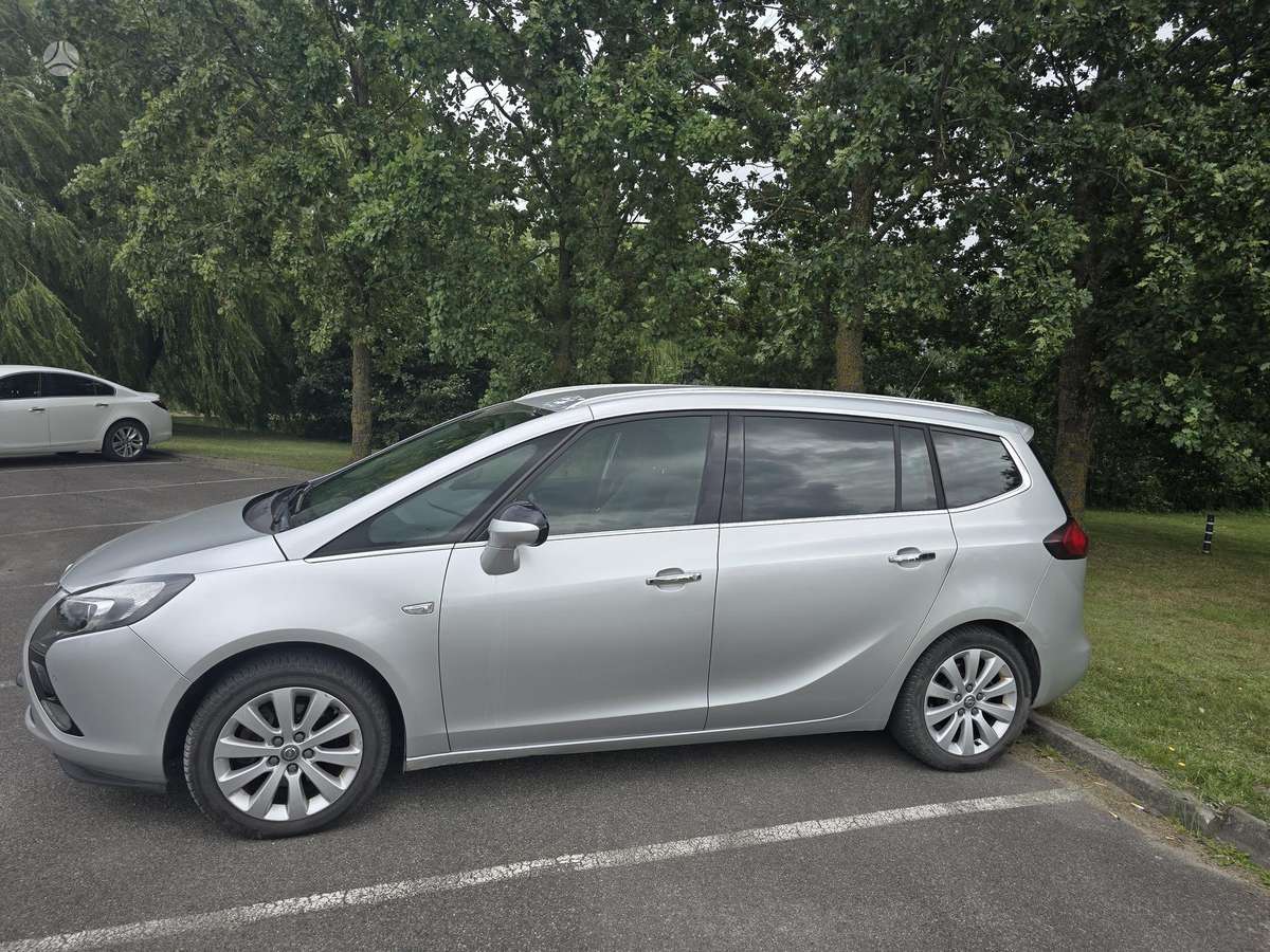 Opel Zafira 2012 — двигун 1956 cm³, 110 HP (81kW)