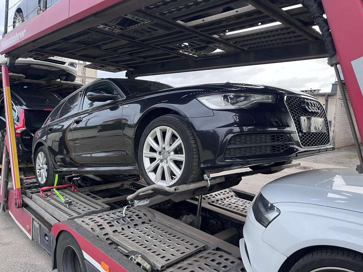 Audi A6 2012 — вигляд ззаду