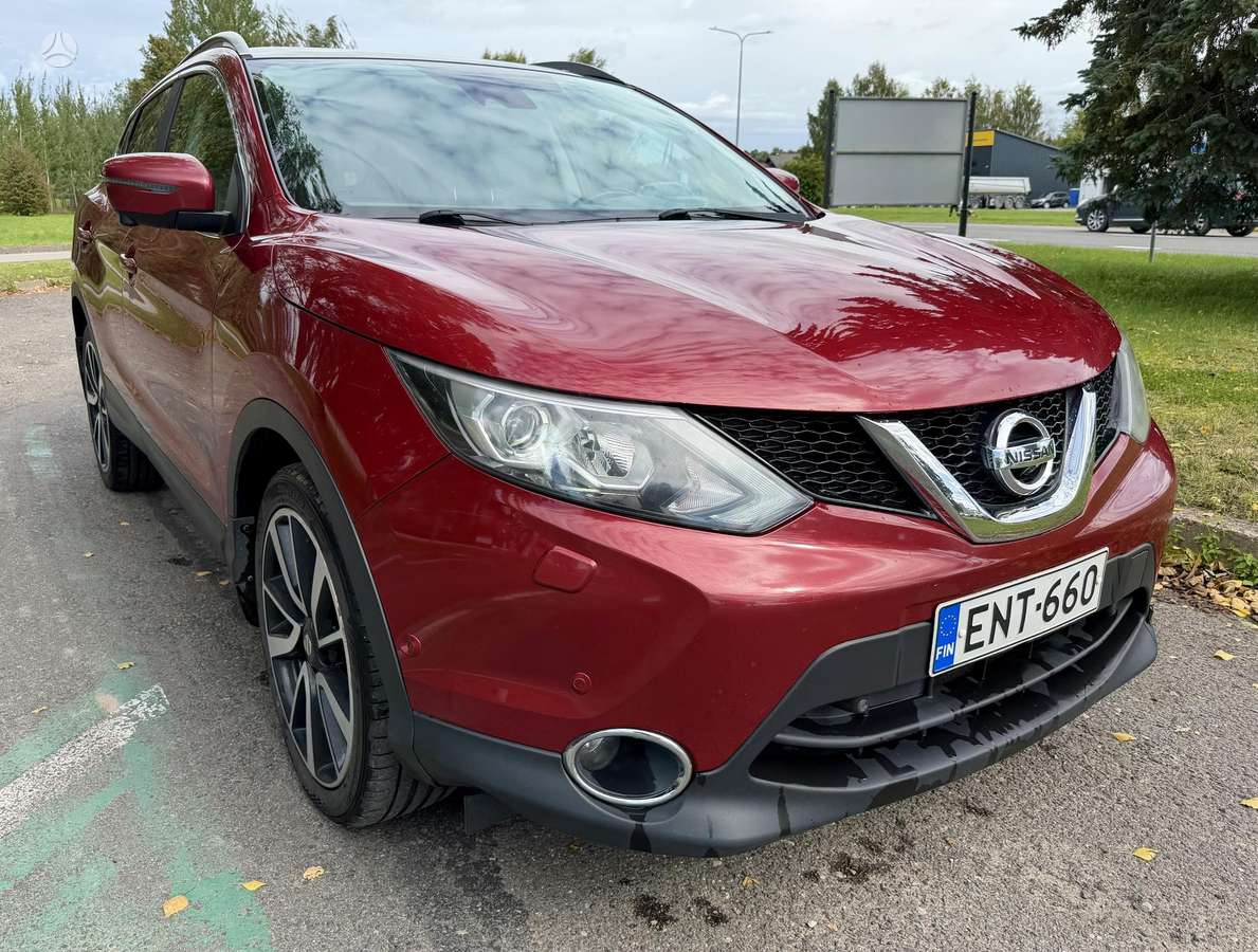 Nissan Qashqai 2015 — rear view