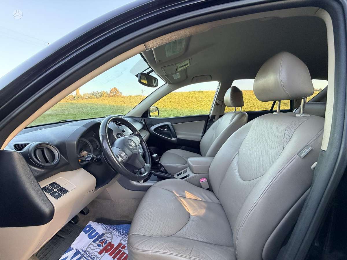 Toyota RAV4 2009 — photo 15