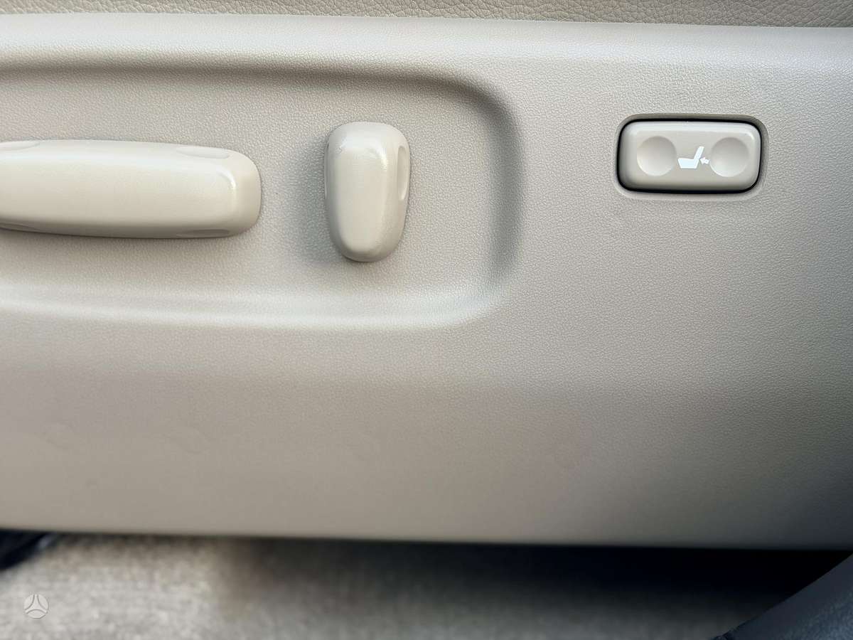 Toyota RAV4 2009 — photo 16