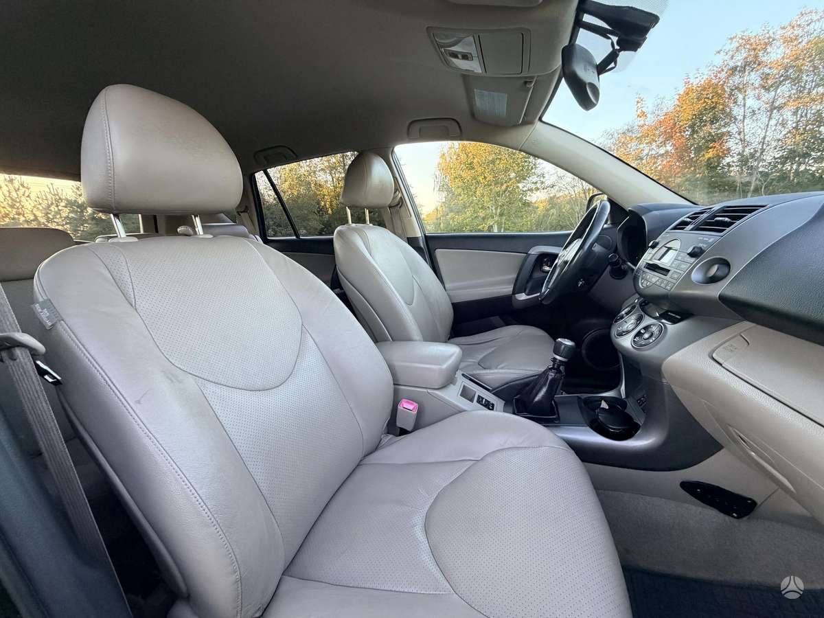 Toyota RAV4 2009 — photo 17