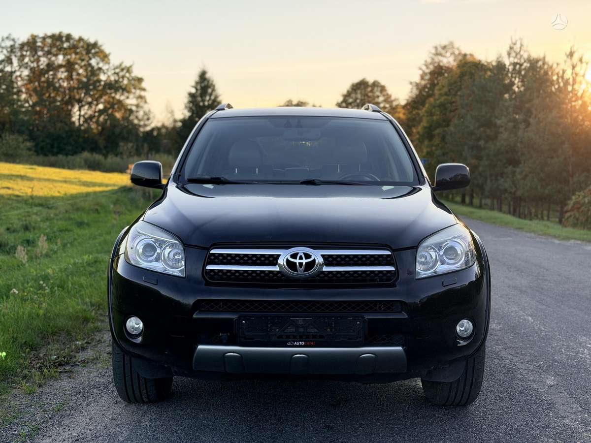 Toyota RAV4 2009 — rear view
