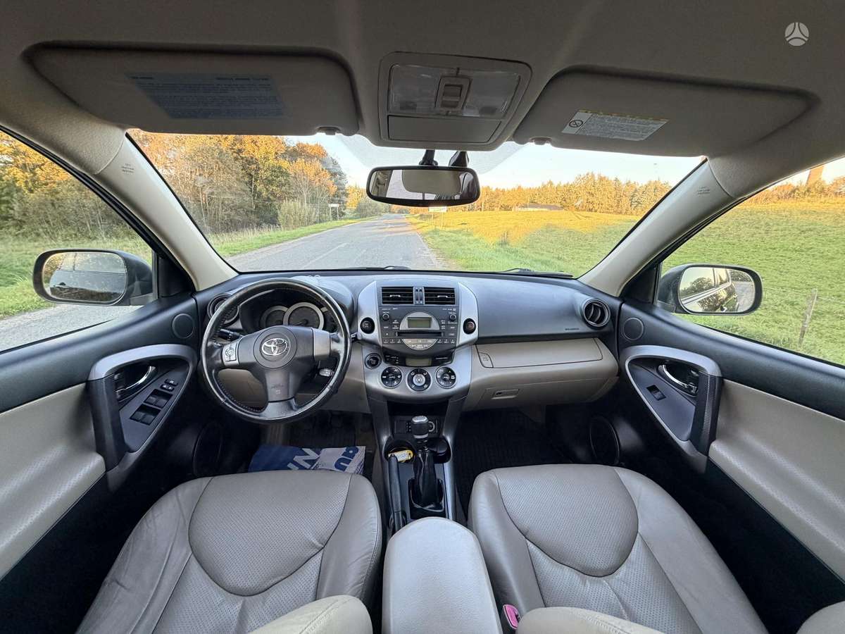 Toyota RAV4 2009 — photo 21