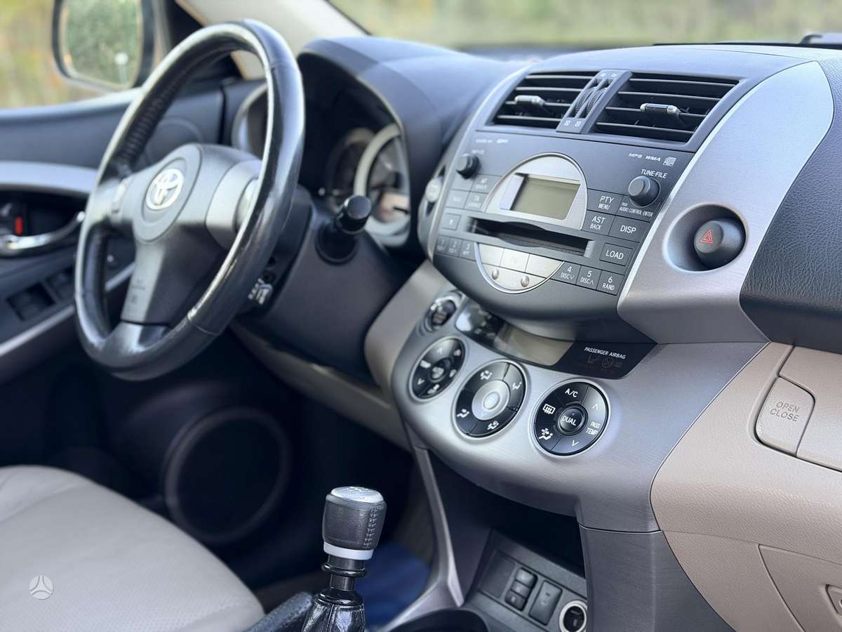 Toyota RAV4 2009 — photo 25