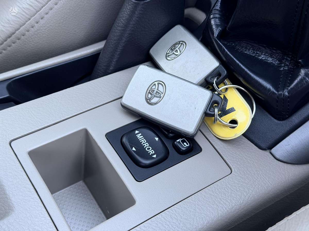 Toyota RAV4 2009 — photo 28