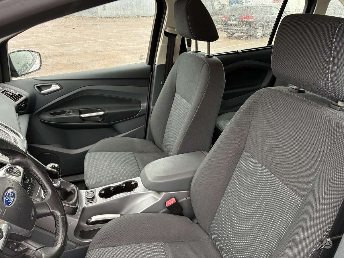 Ford Grand 2015 — фото 12