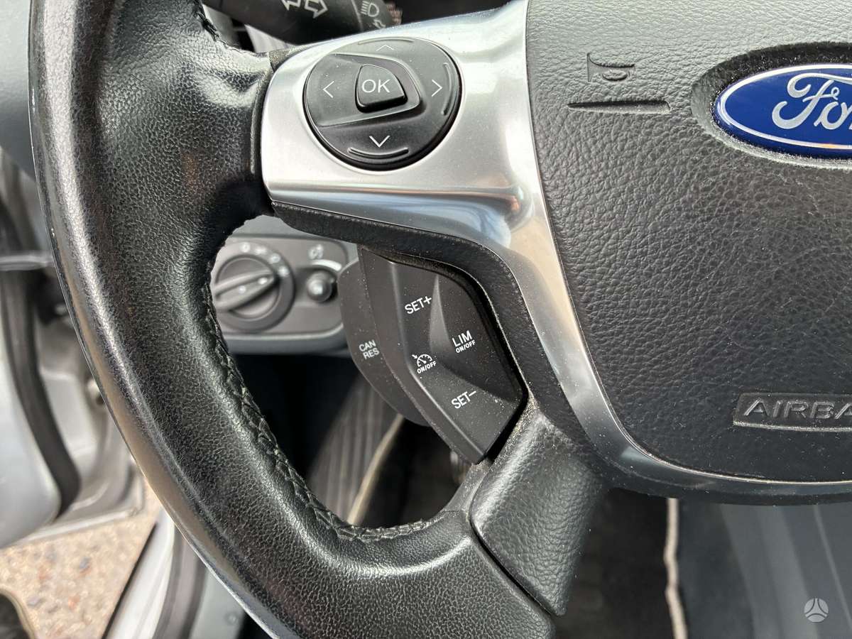 Ford Grand 2015 — фото 18