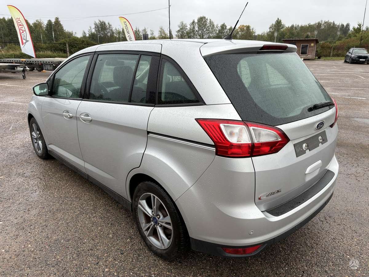 Ford Grand 2015 — салон