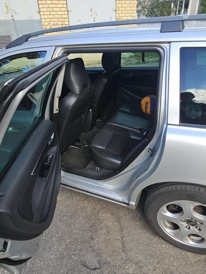 Volvo V70 2007 — interior