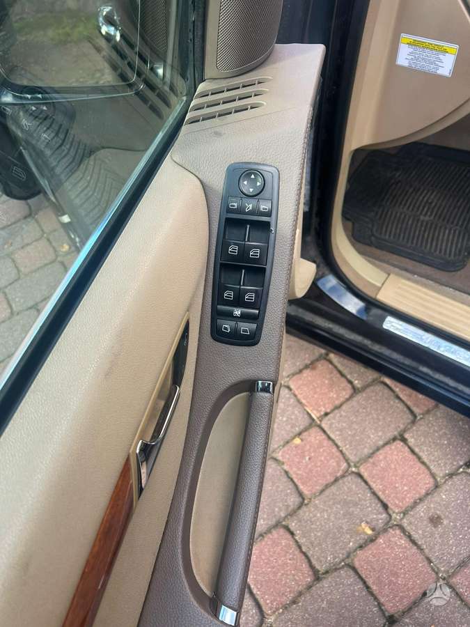 Mercedes-Benz R350 2008 — photo 10