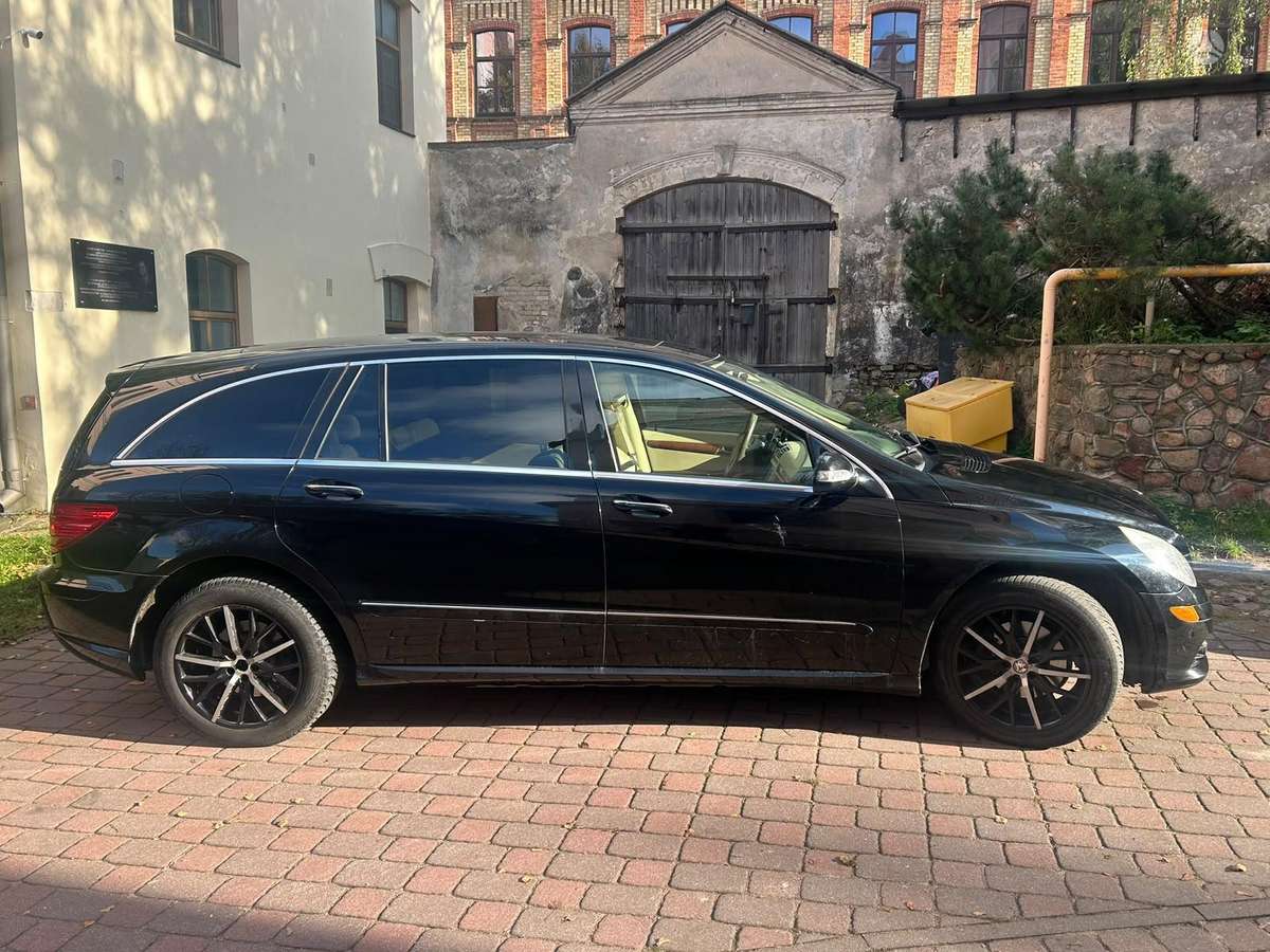 Mercedes-Benz R350 2008 — rear view