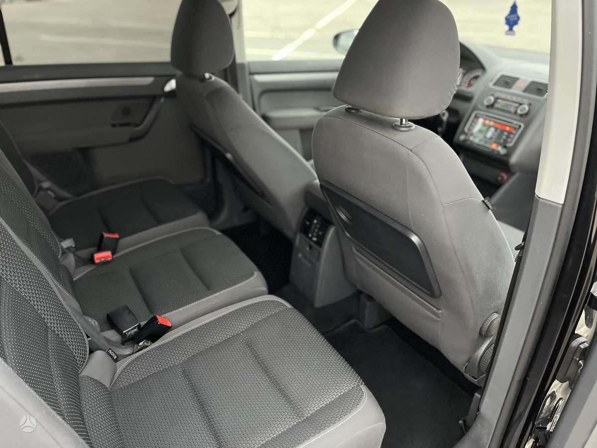 Volkswagen Touran 2011 — photo 10