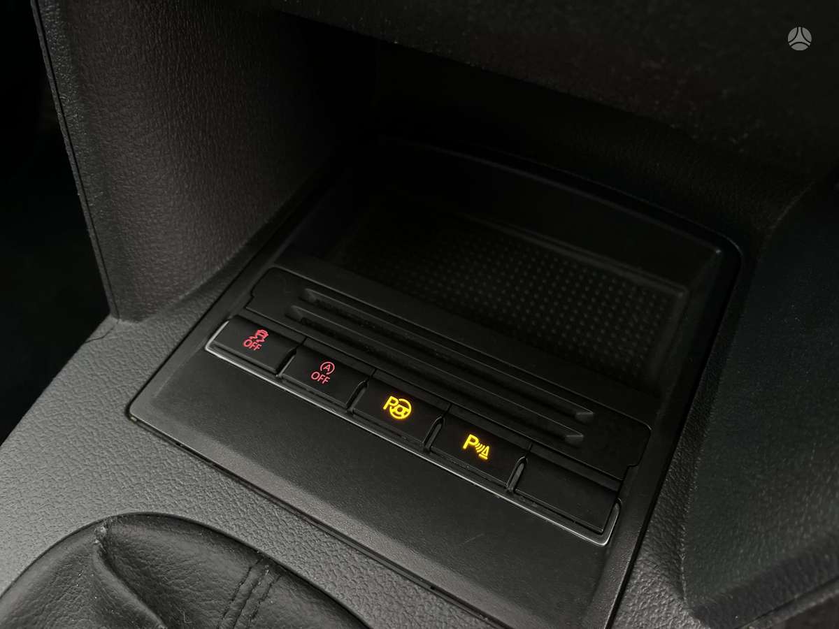 Volkswagen Touran 2011 — photo 15