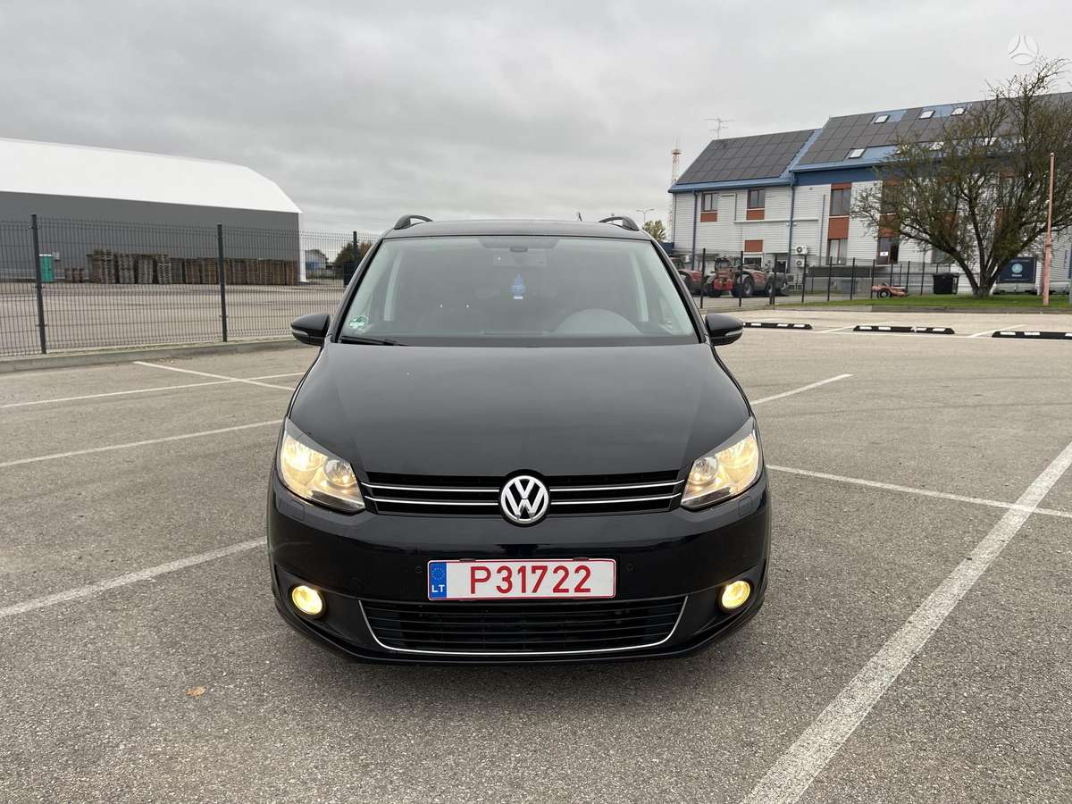 Volkswagen Touran 2011 — rear view
