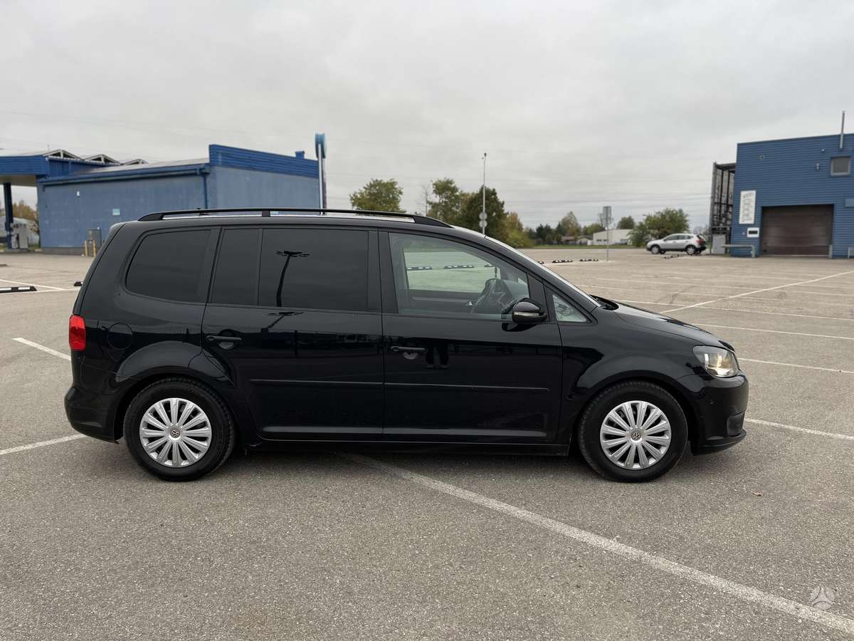 Volkswagen Touran 2011 — engine 1598 cm³, 105 HP (77kW)