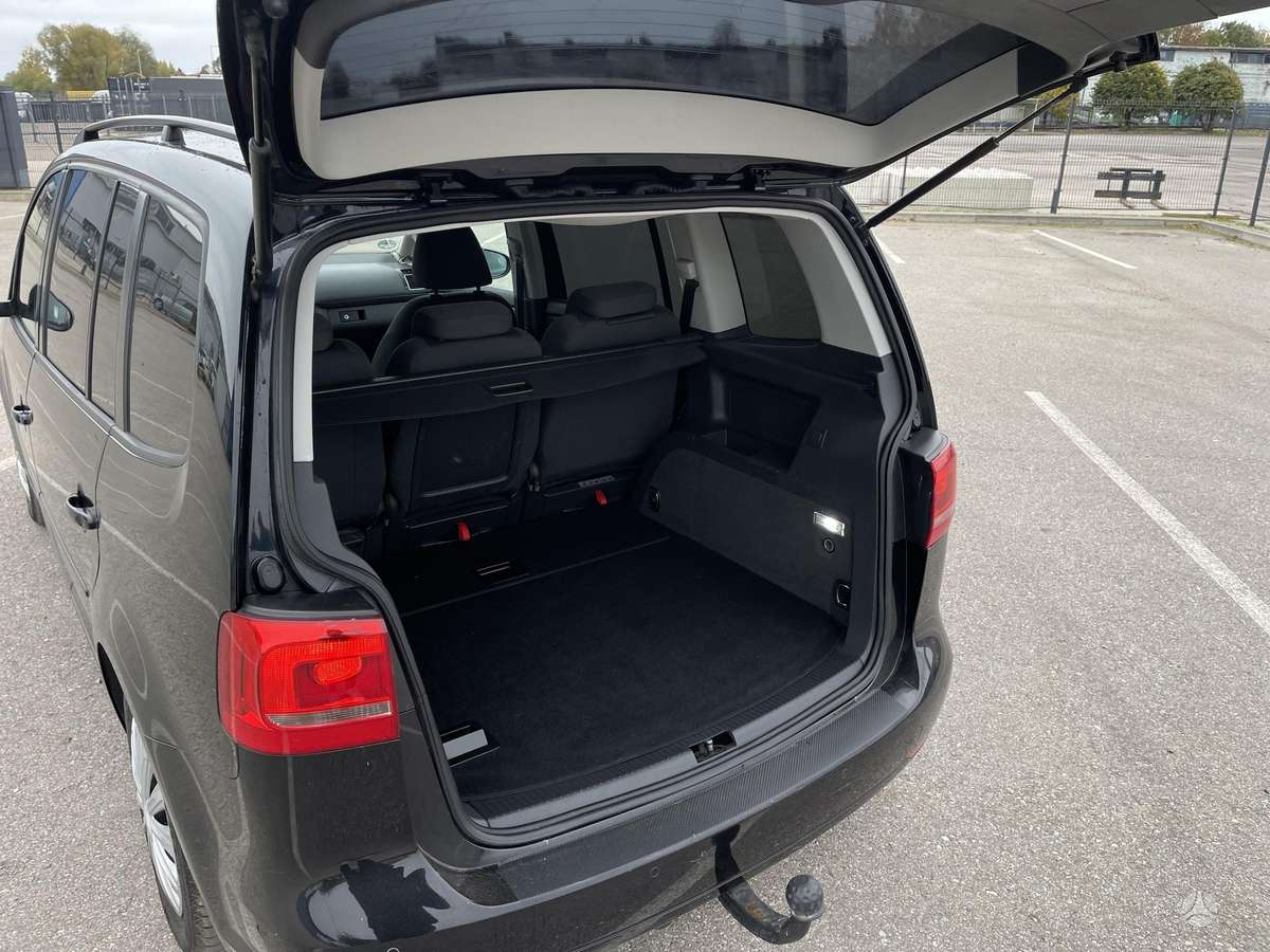 Volkswagen Touran 2011 — photo 8