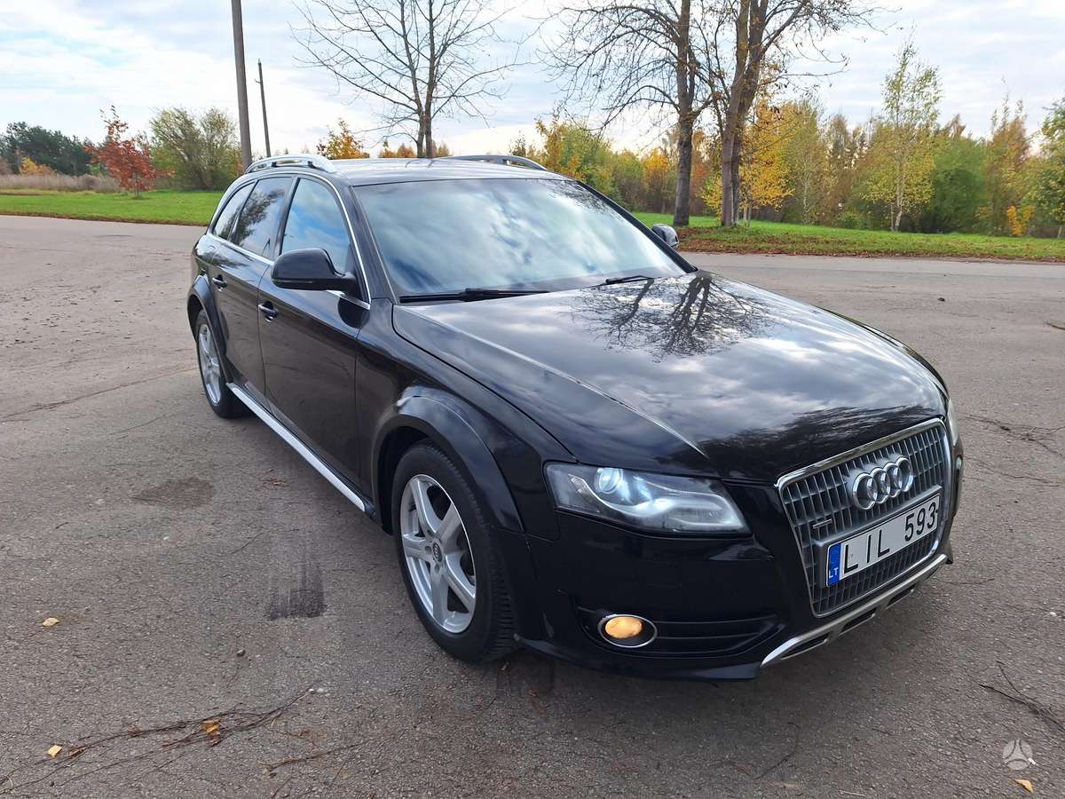 Audi A4 2011 — салон
