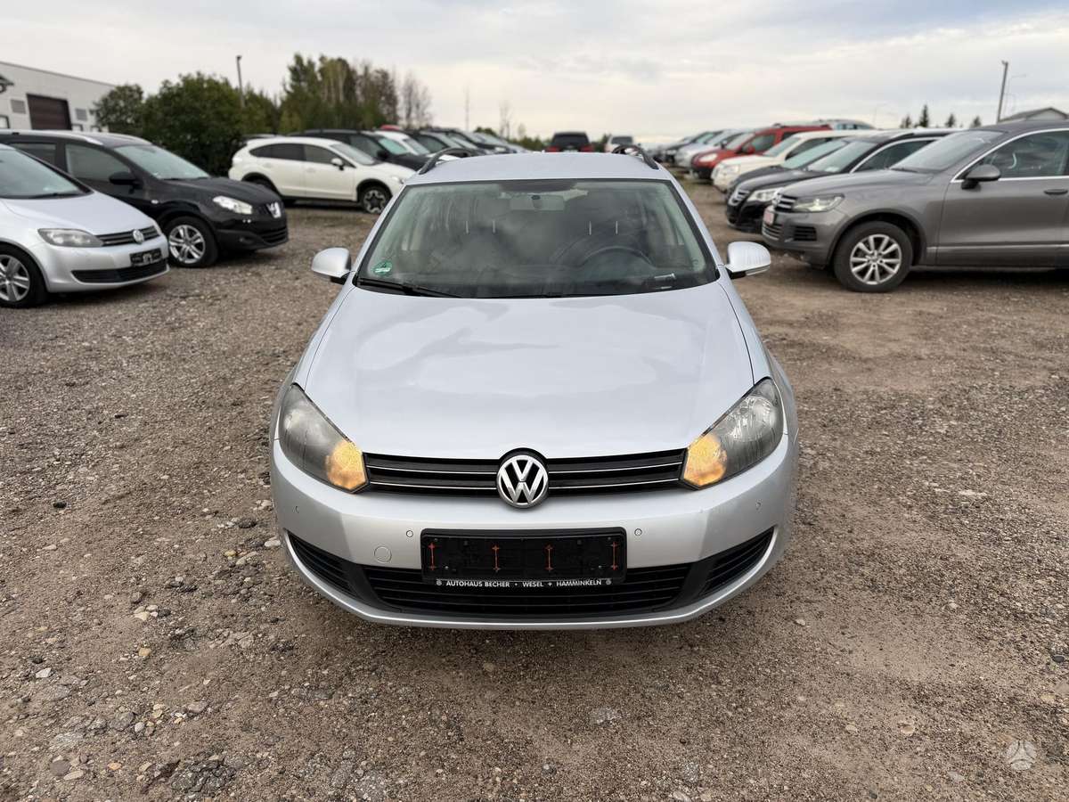 Volkswagen Golf 2010 — rear view