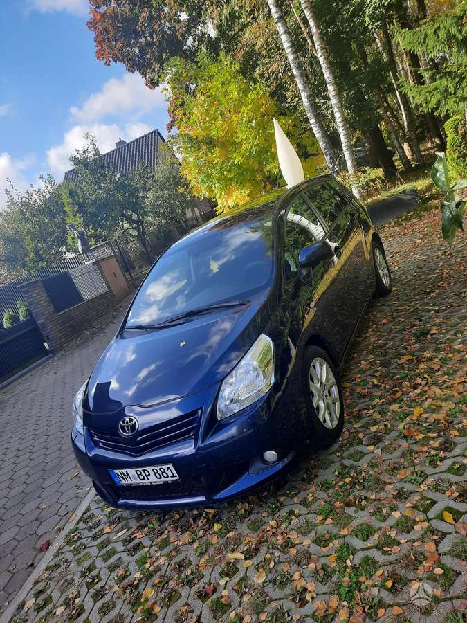 Toyota Verso 2010 — вигляд ззаду