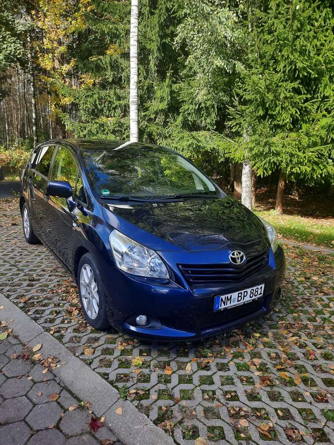 Toyota Verso 2010 — двигун 2200 cm³, 177 HP (130kW)