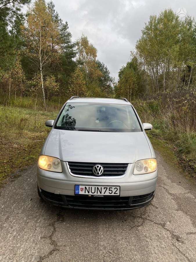 Volkswagen Touran 2004 — вигляд ззаду