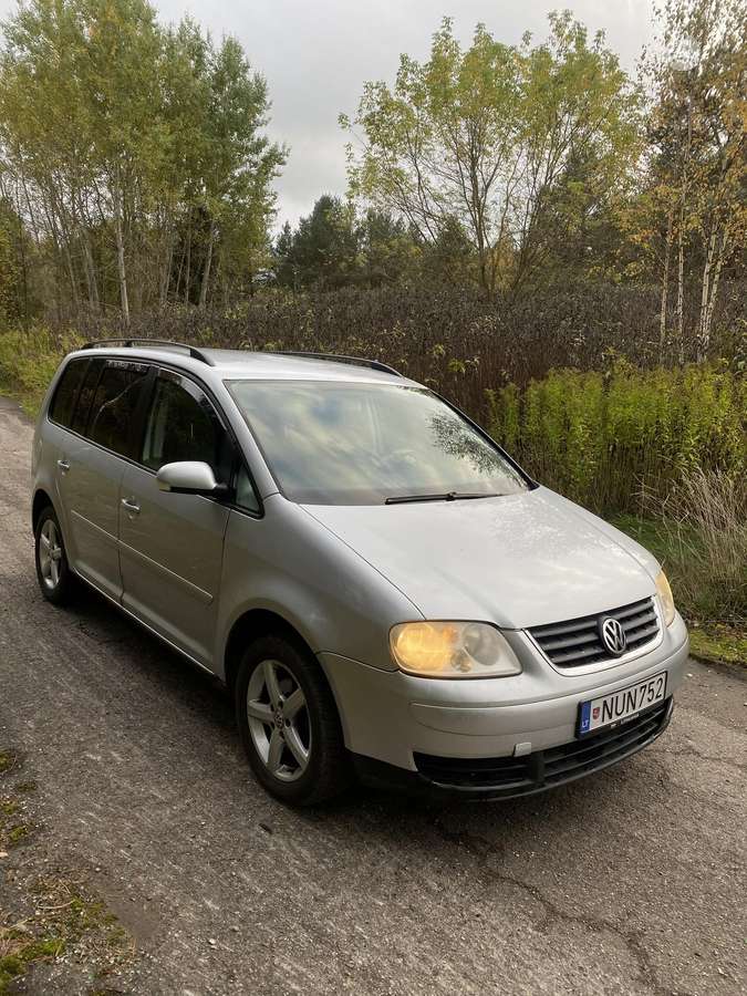 Volkswagen Touran 2004 — салон