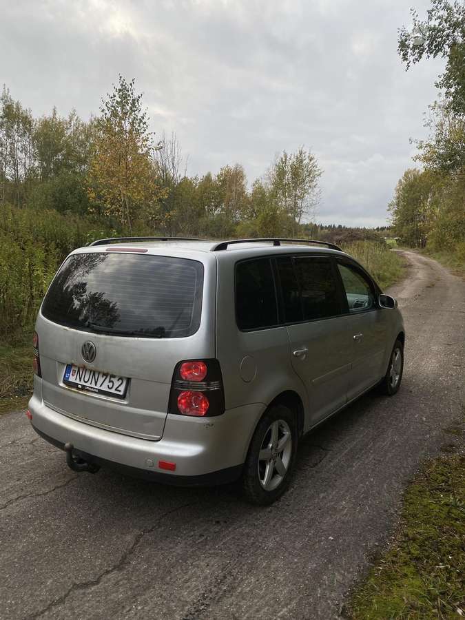 Volkswagen Touran 2004 — двигун 1896 cm³, 101 HP (74kW)