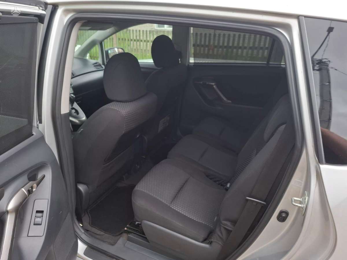 Toyota Verso 2011 — двигун 2231 cm³, 150 HP (110kW)