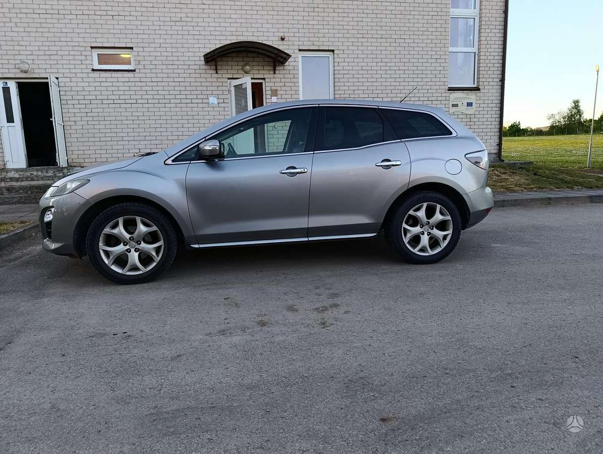 Mazda CX-7 2010 — салон