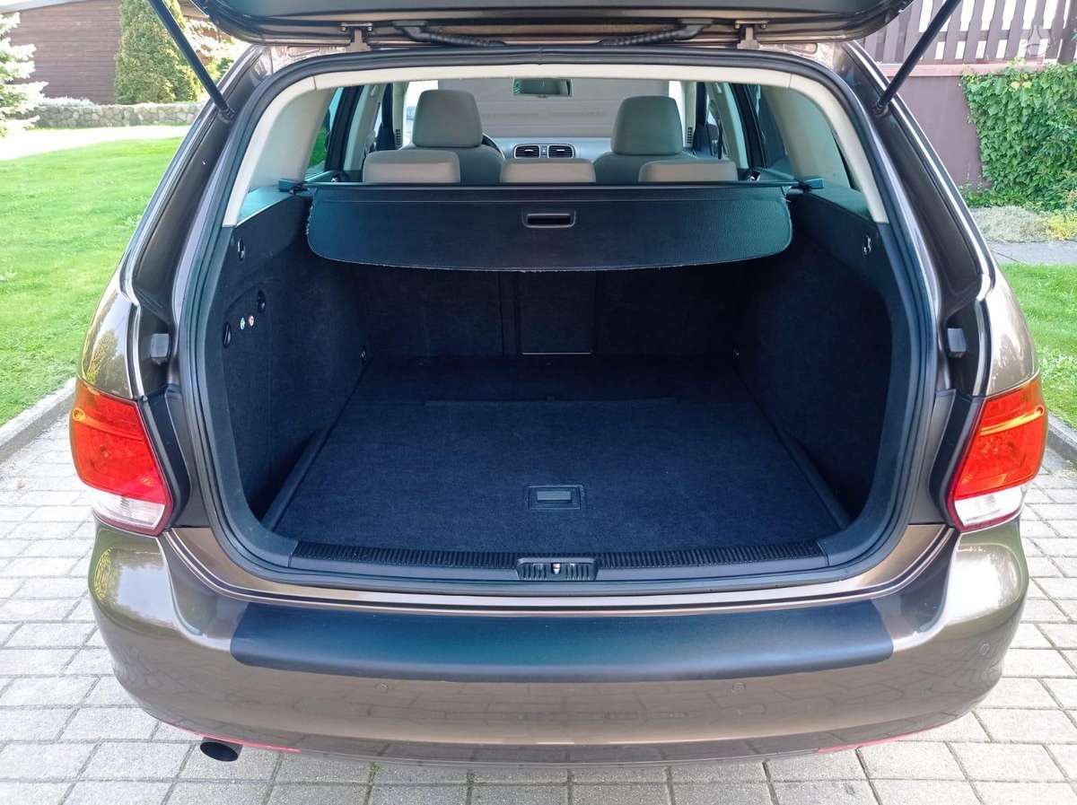Volkswagen Golf 2012 — вигляд ззаду
