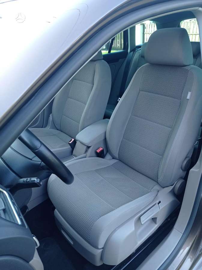 Volkswagen Golf 2012 — двигун 1600 cm³, 105 HP (77kW)