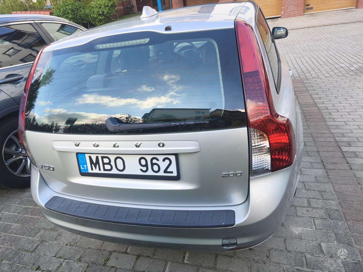 Volvo V50 2009 — interior
