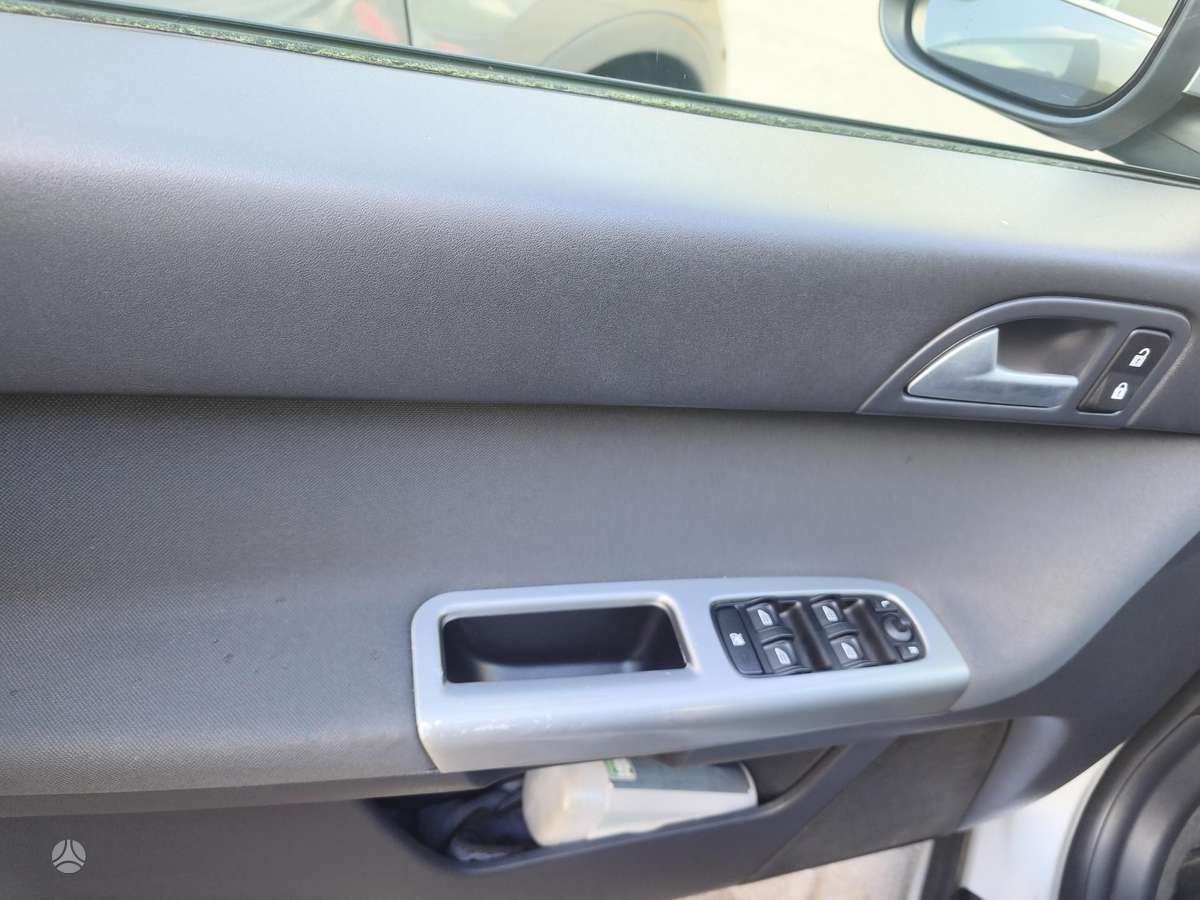 Volvo V50 2009 — photo 6