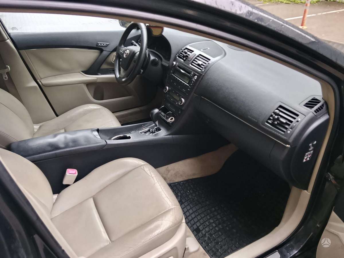 Toyota Avensis 2010 — photo 10