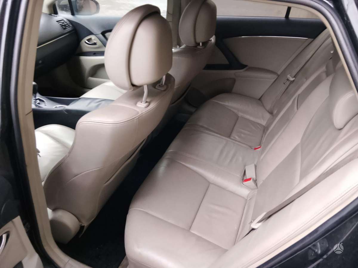 Toyota Avensis 2010 — photo 11