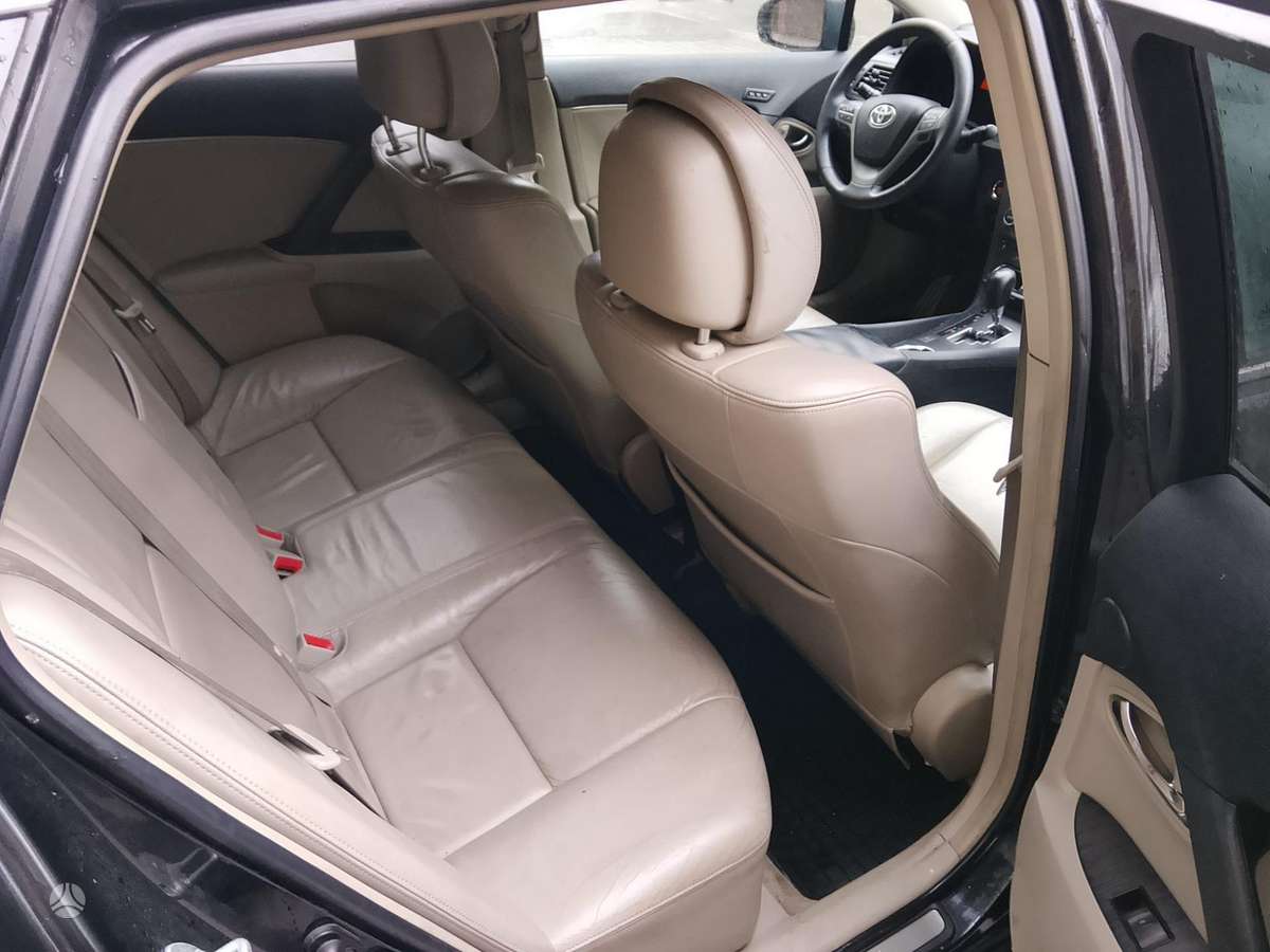 Toyota Avensis 2010 — photo 13