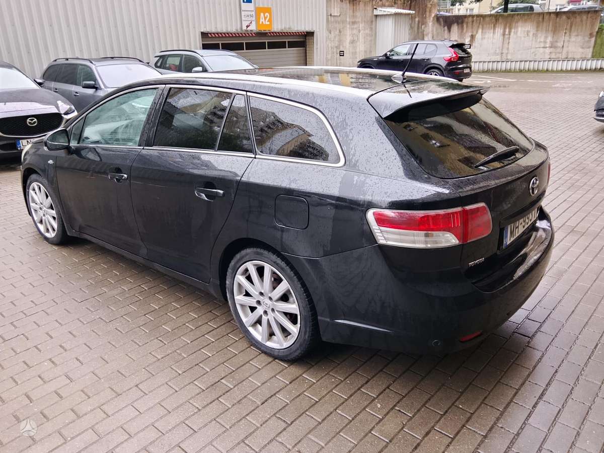 Toyota Avensis 2010 — photo 8