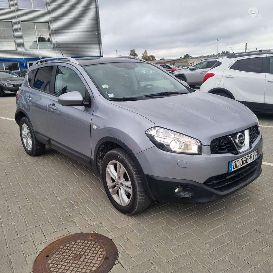 Nissan Qashqai 2014 — rear view