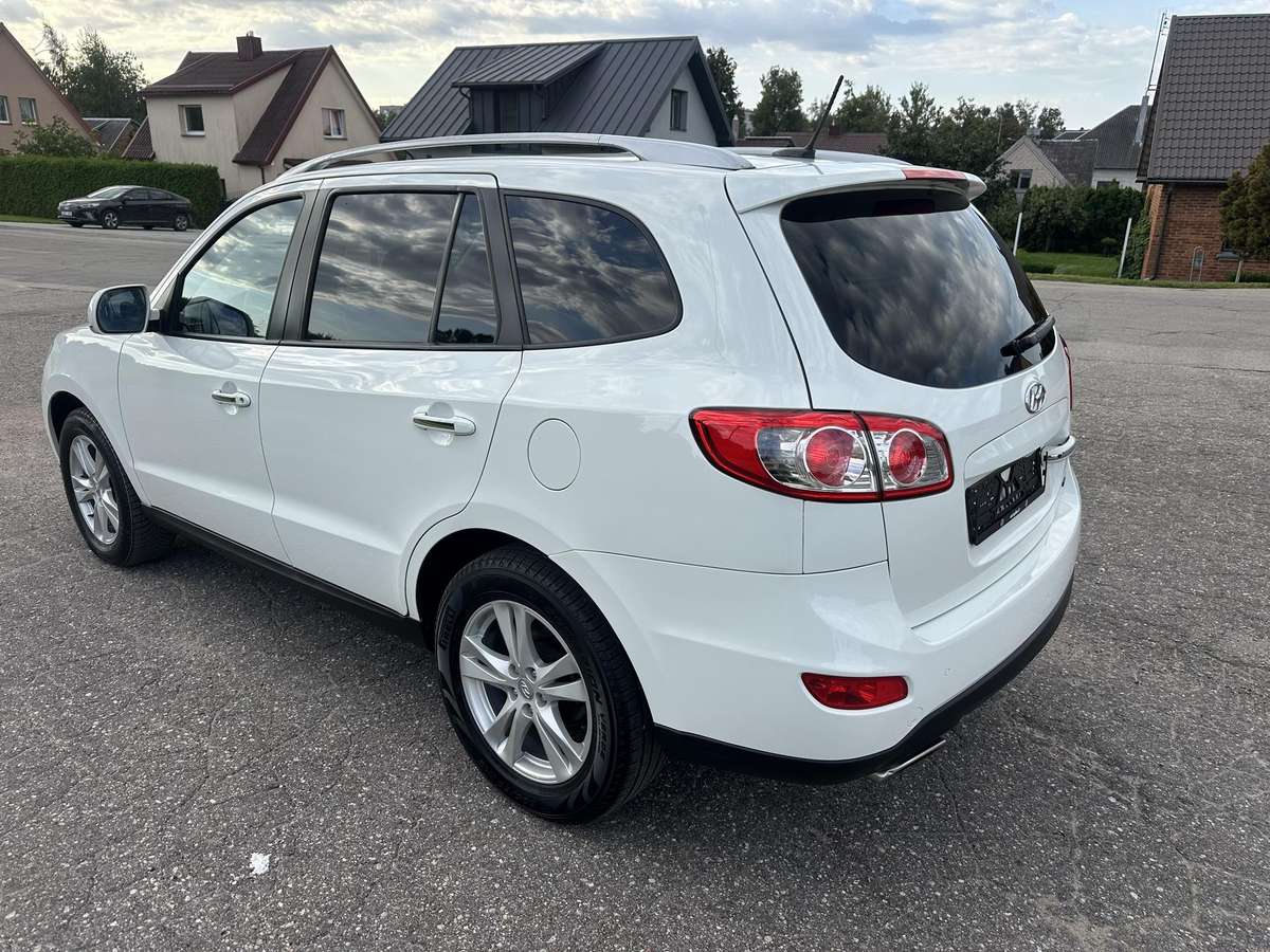 Hyundai Santa 2011 — photo 11