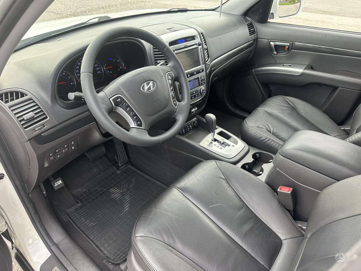 Hyundai Santa 2011 — photo 14