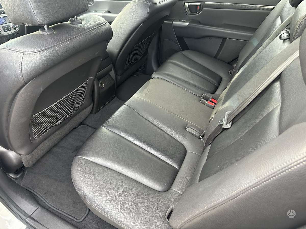 Hyundai Santa 2011 — photo 15