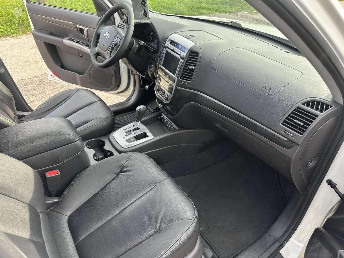 Hyundai Santa 2011 — photo 16