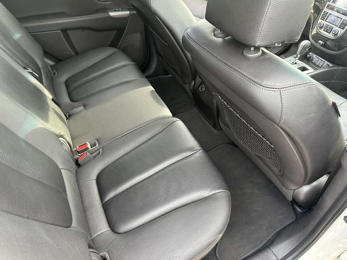 Hyundai Santa 2011 — photo 17