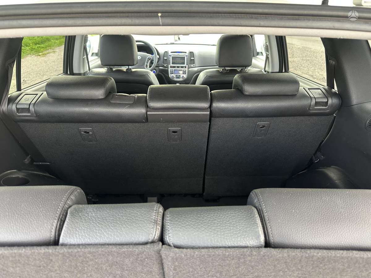 Hyundai Santa 2011 — photo 19
