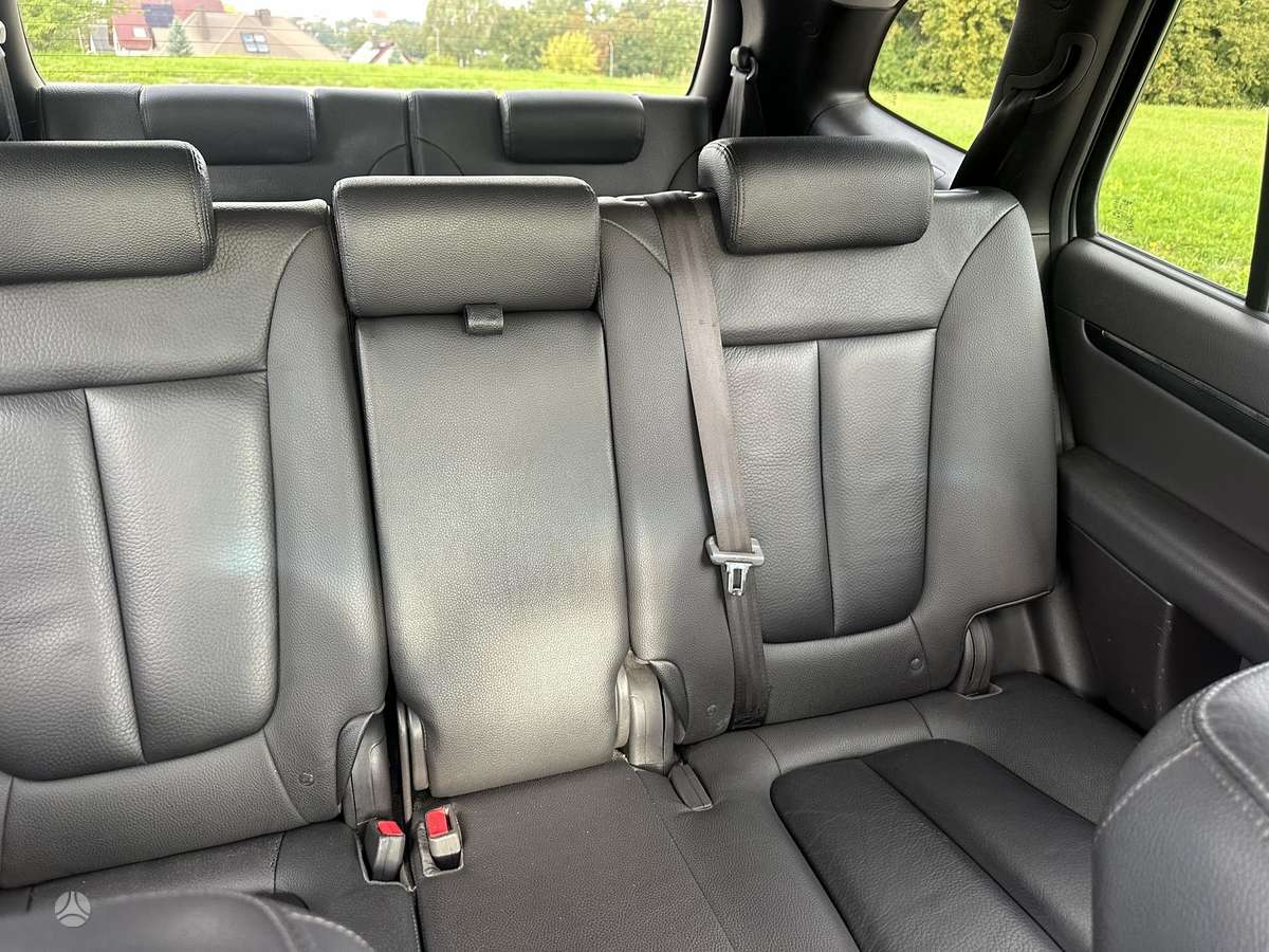 Hyundai Santa 2011 — photo 21