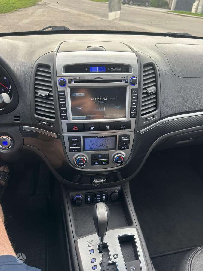 Hyundai Santa 2011 — photo 22