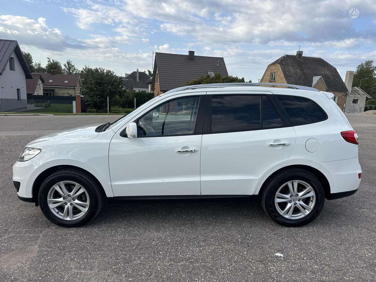 Hyundai Santa 2011 — engine 2200 cm³, 197 HP (145kW)