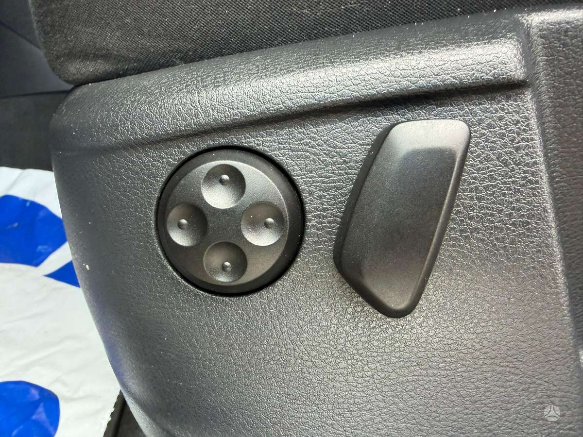 Seat Alhambra 2012 — photo 15