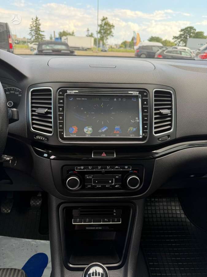 Seat Alhambra 2012 — photo 17